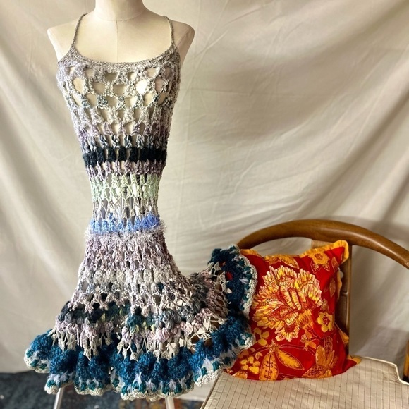 CROCHETED RUFFLE MINI DRESS WITH SPAGHETTI STRAPS - Picture 6 of 14